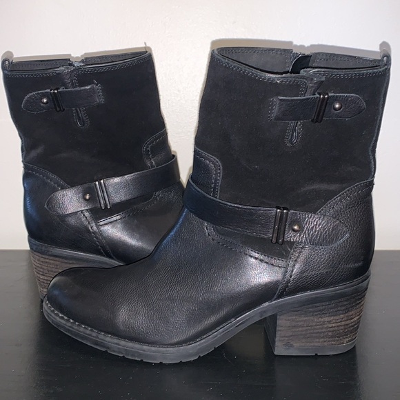 Clarks Leather and Suede Stacked Heel Boots. Size 10. - Picture 9 of 13